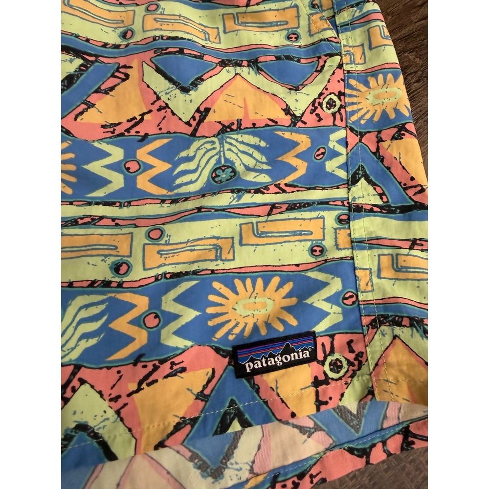Patagonia Hybrid Shorts Mens XL Multicolor Geometric Tribal Print Nylon 5 Inch - Picture 2 of 5